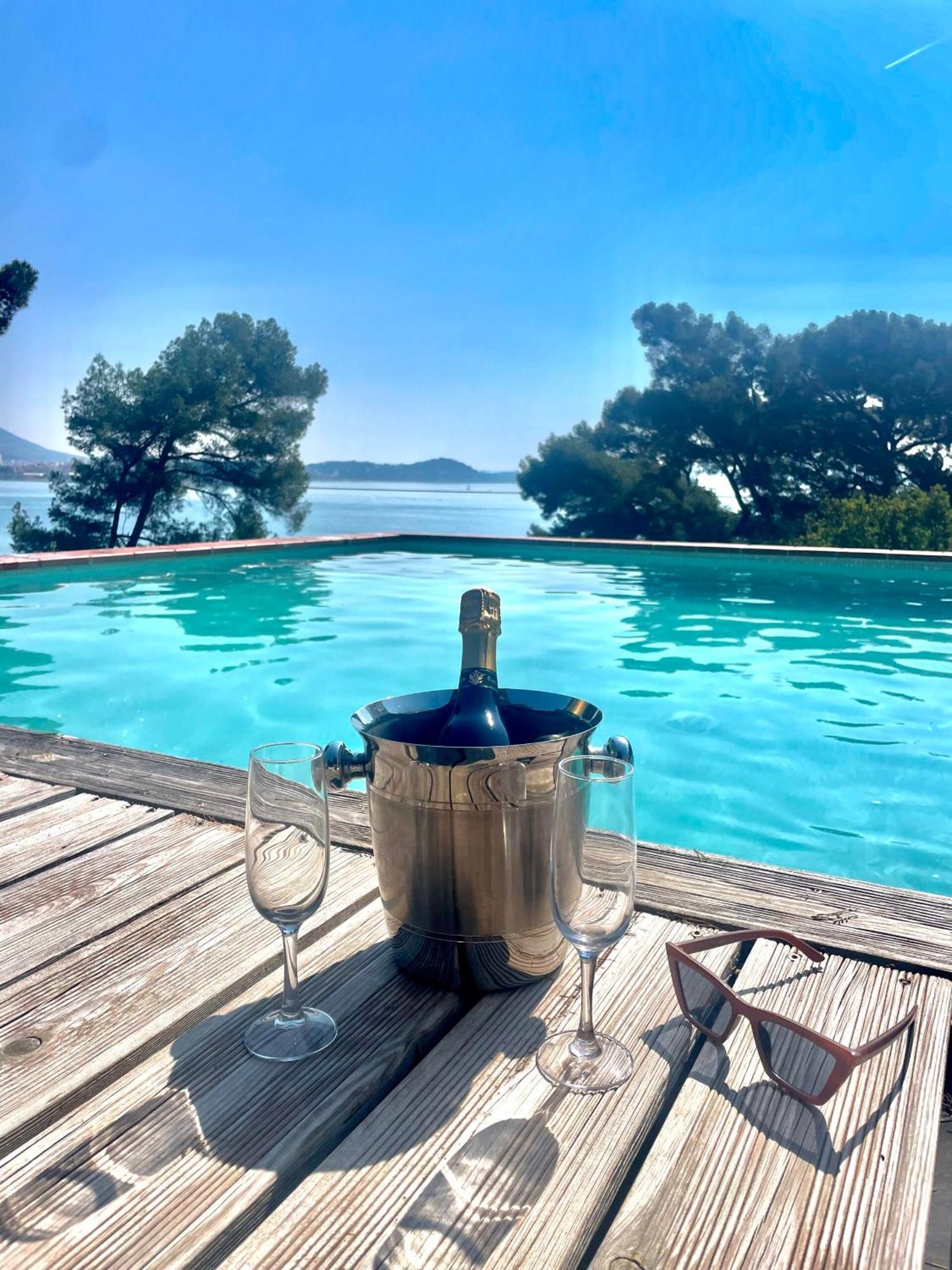 Villa-Chateau Les Terrasses - Tamaris, Plage Des Sablettes, Mer Au Bas De La Propriete La Seyne-sur-Mer Exteriör bild